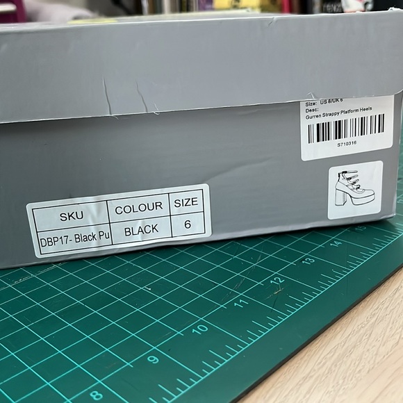 🖤 Black Platform Buckle Heels 🖤 - Picture 8 of 15